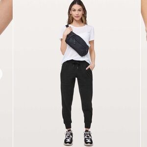 Lululemon • Warm Down Jogger 28" • Size 4